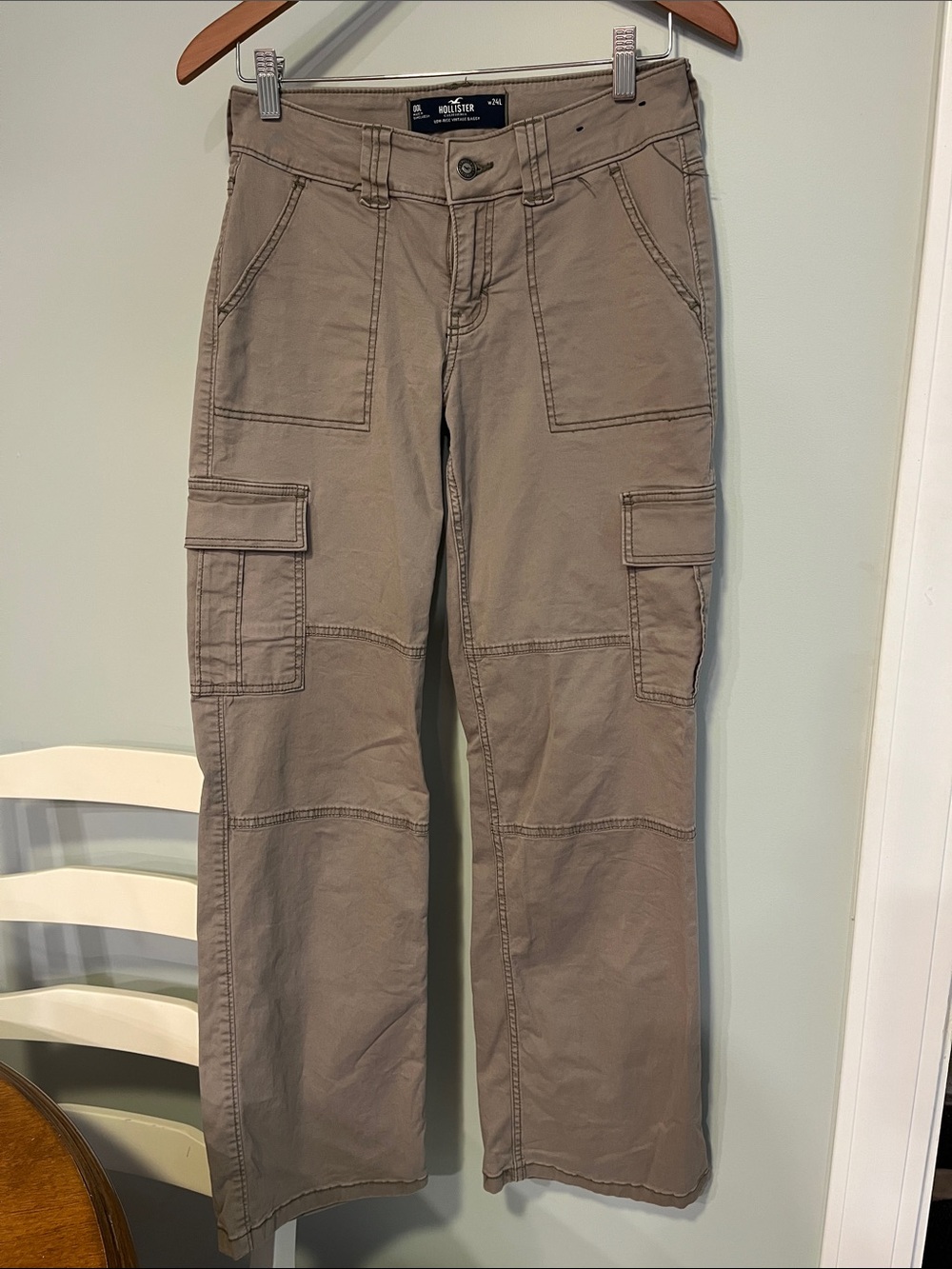 Hollister Women’s Light Brown Cargo Pants Size 00